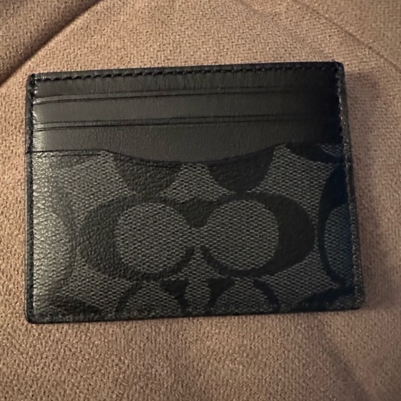 FREE GIFT š crossbody Coach bag. Purchase the bag get credit card holder free - Picture 9 of 9